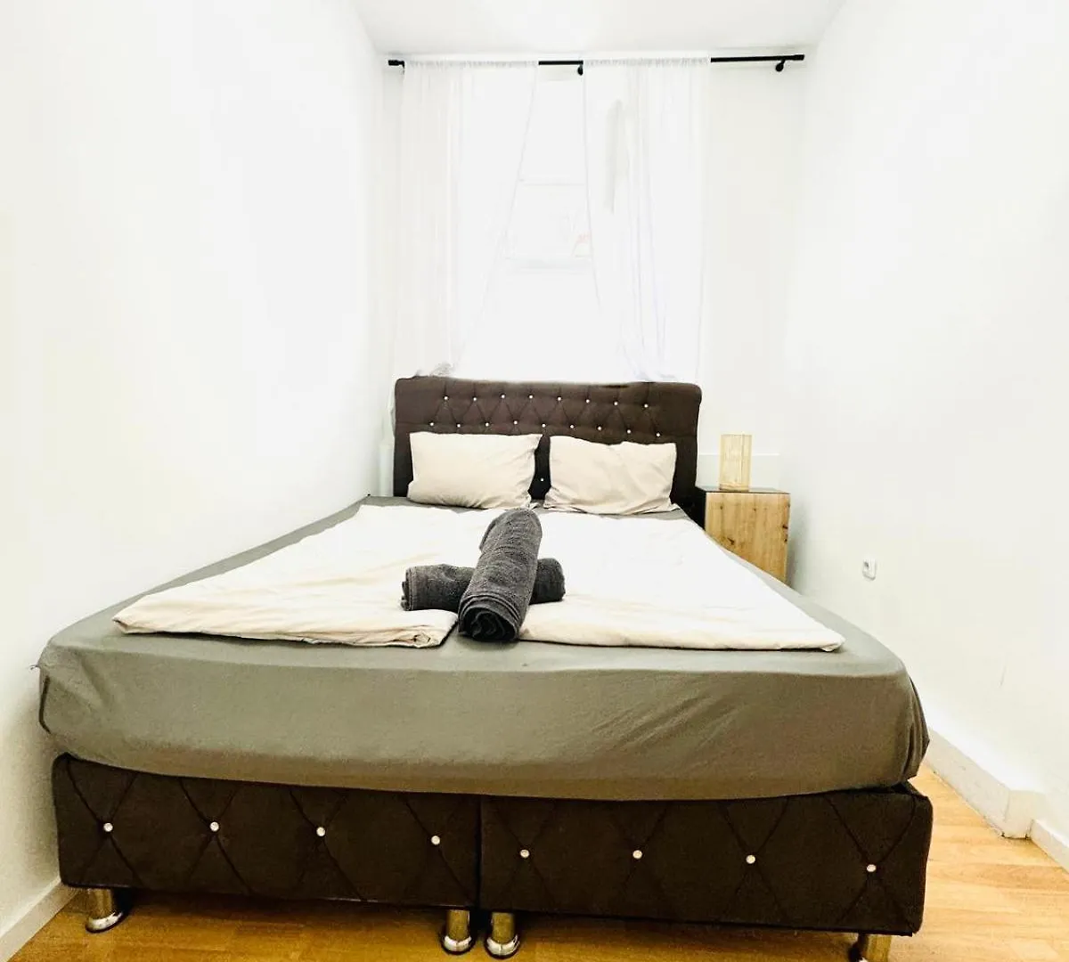10 Bedroom Apartment For Groups, 8-Min To Rathausplatz Vídeň