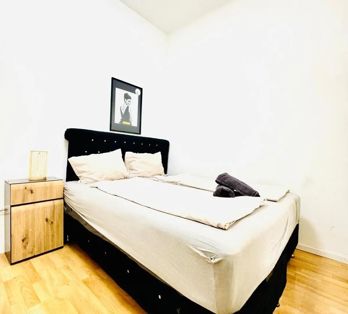 10 Bedroom Apartment For Groups, 8-Min To Rathausplatz Vídeň