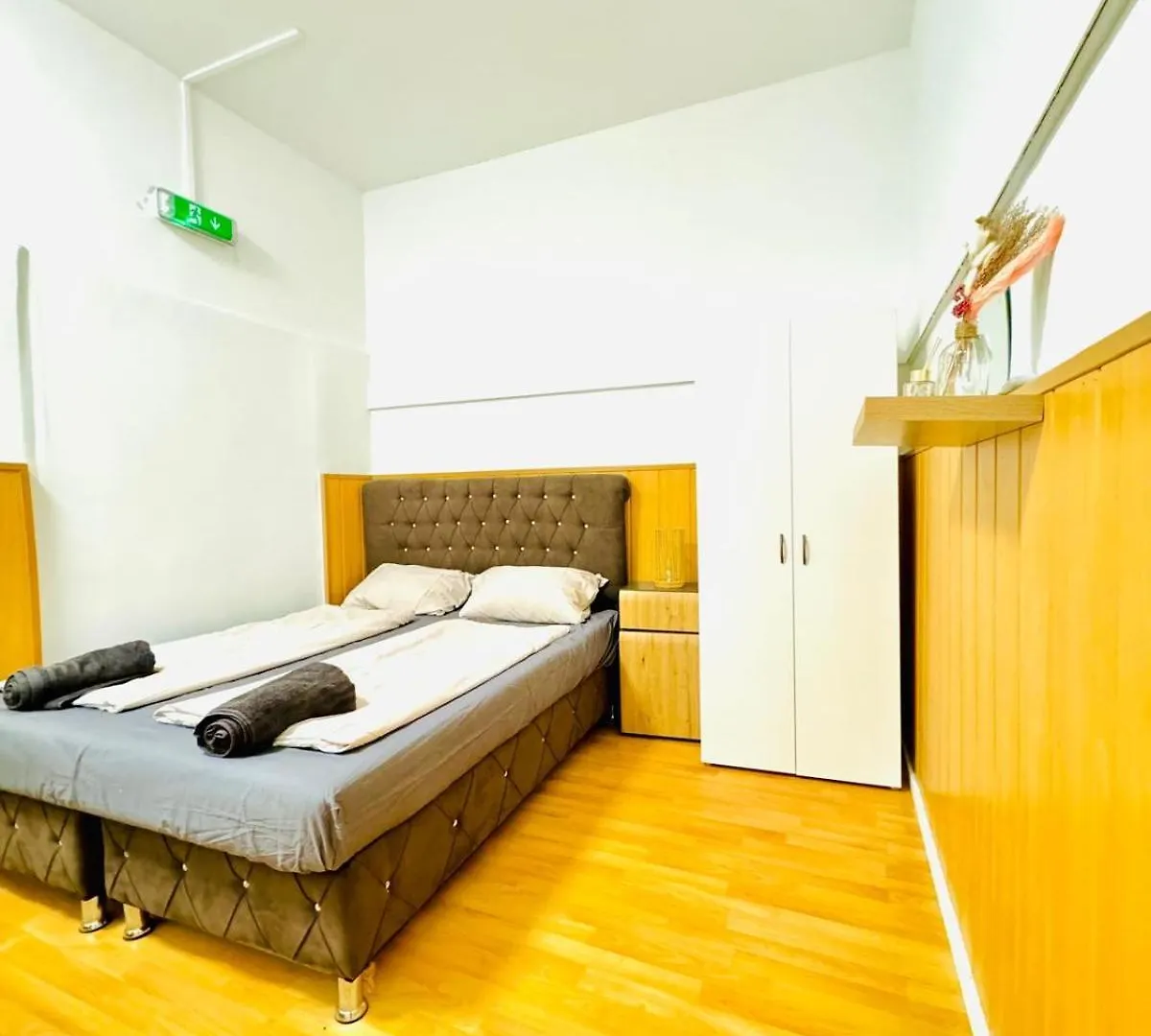 10 Bedroom Apartment For Groups, 8-Min To Rathausplatz Vídeň