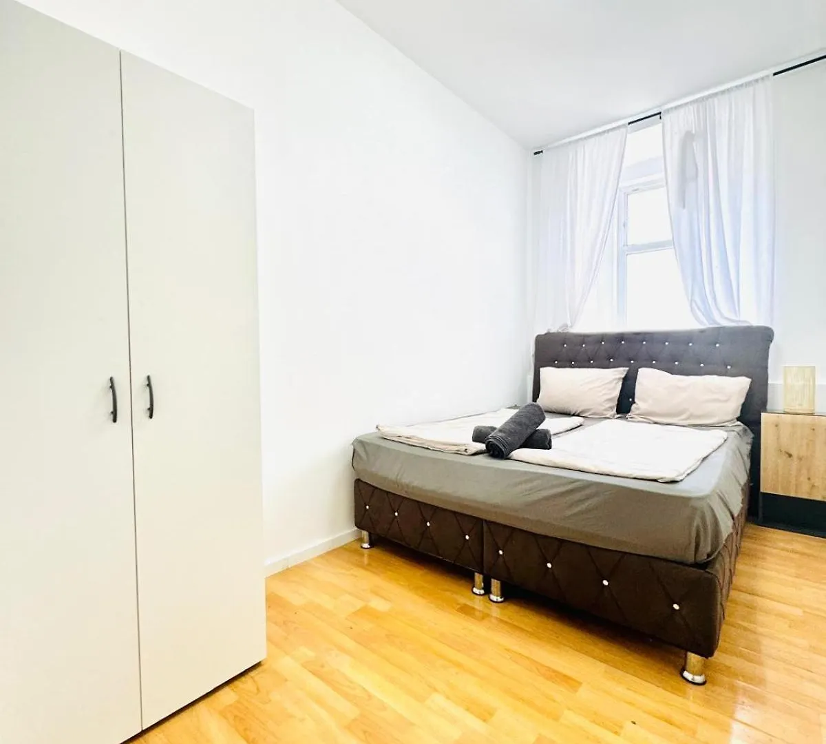 10 Bedroom Apartment For Groups, 8-Min To Rathausplatz Vídeň