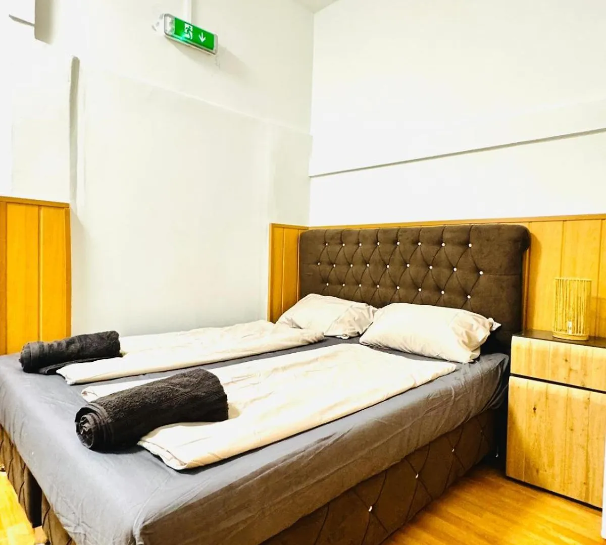 10 Bedroom Apartment For Groups, 8-Min To Rathausplatz Vídeň