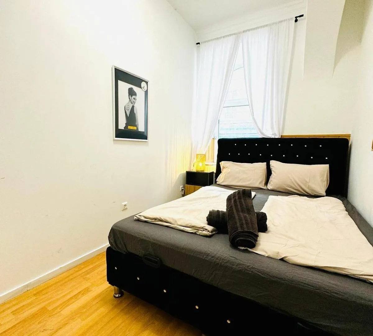 10 Bedroom Apartment For Groups, 8-Min To Rathausplatz Vídeň