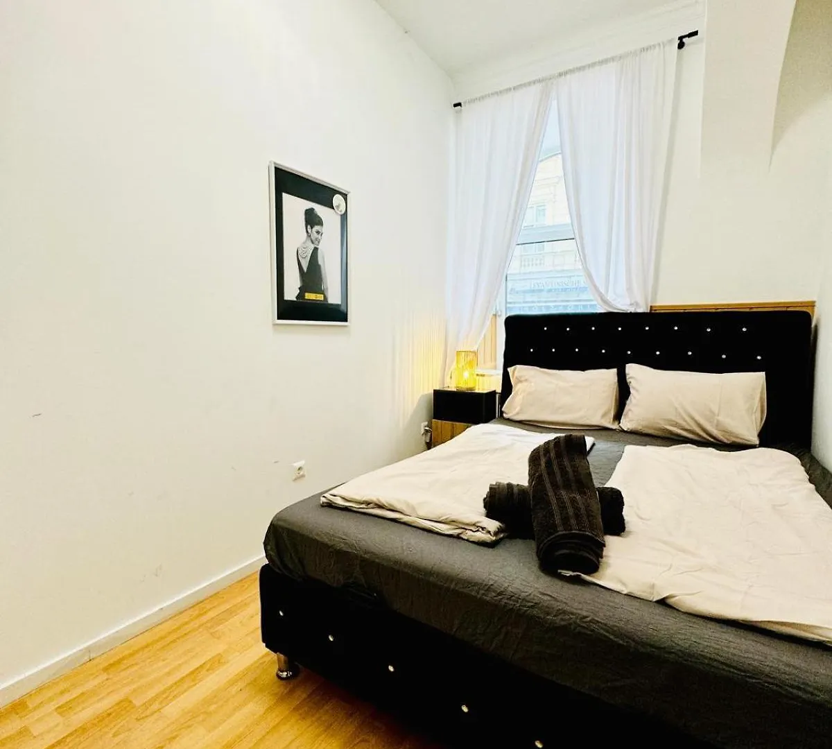 10 Bedroom Apartment For Groups, 8-Min To Rathausplatz Vídeň