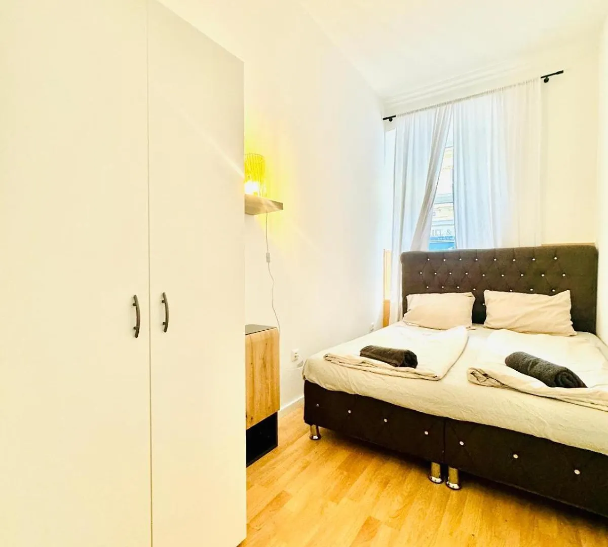 10 Bedroom Apartment For Groups, 8-Min To Rathausplatz Vídeň Rakousko