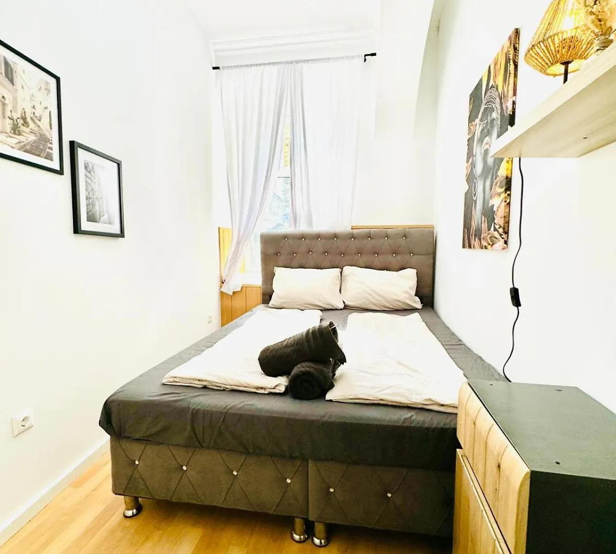 10 Bedroom Apartment For Groups, 8-Min To Rathausplatz Vídeň Rakousko