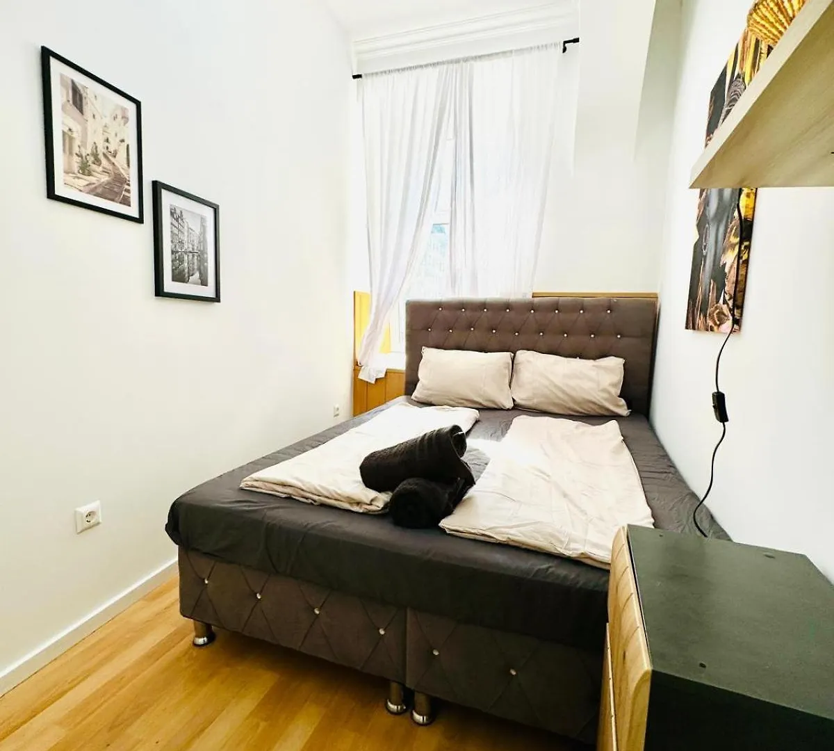 10 Bedroom Apartment For Groups, 8-Min To Rathausplatz Vídeň Rakousko