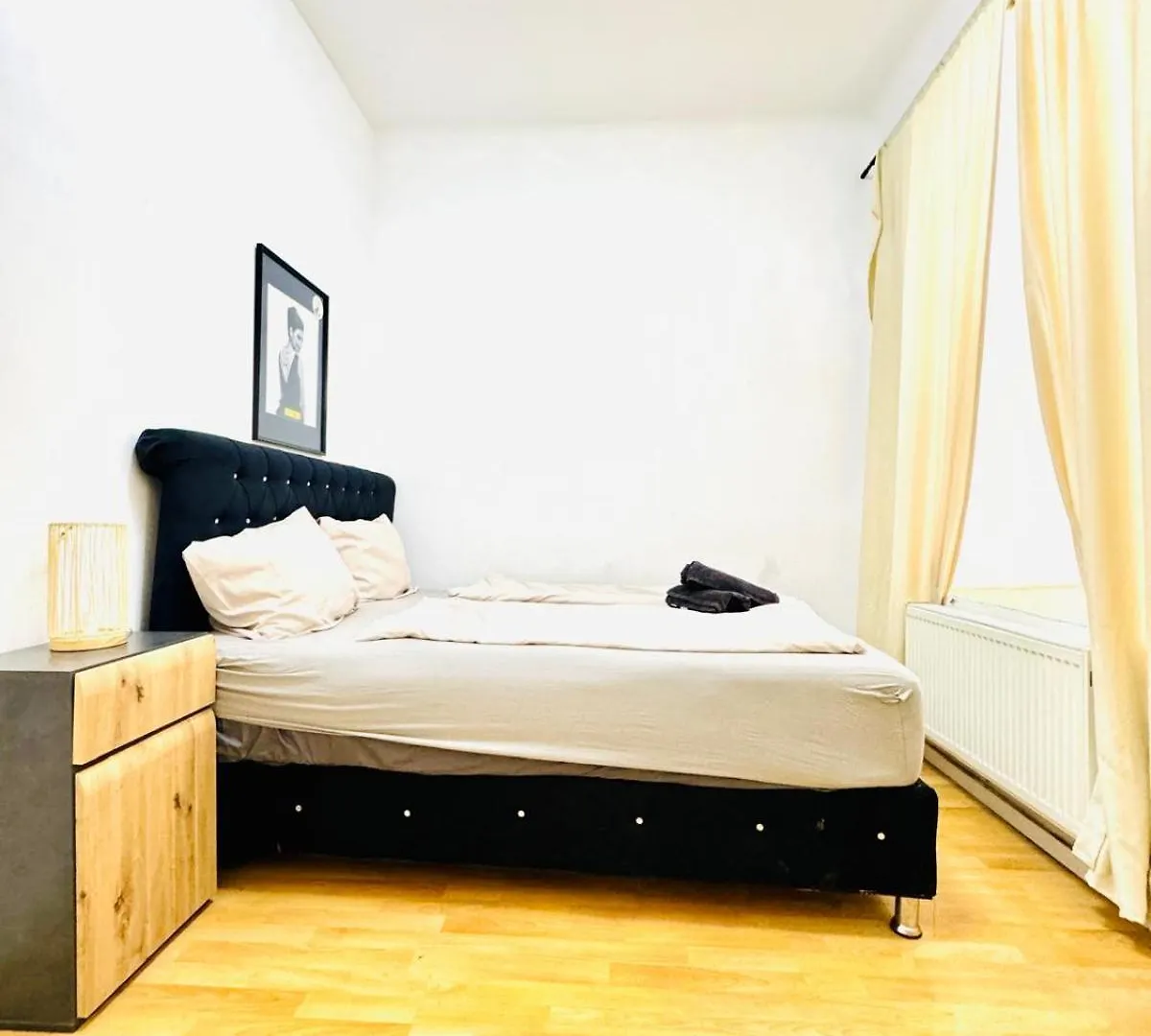 10 Bedroom Apartment For Groups, 8-Min To Rathausplatz Viena Áustria