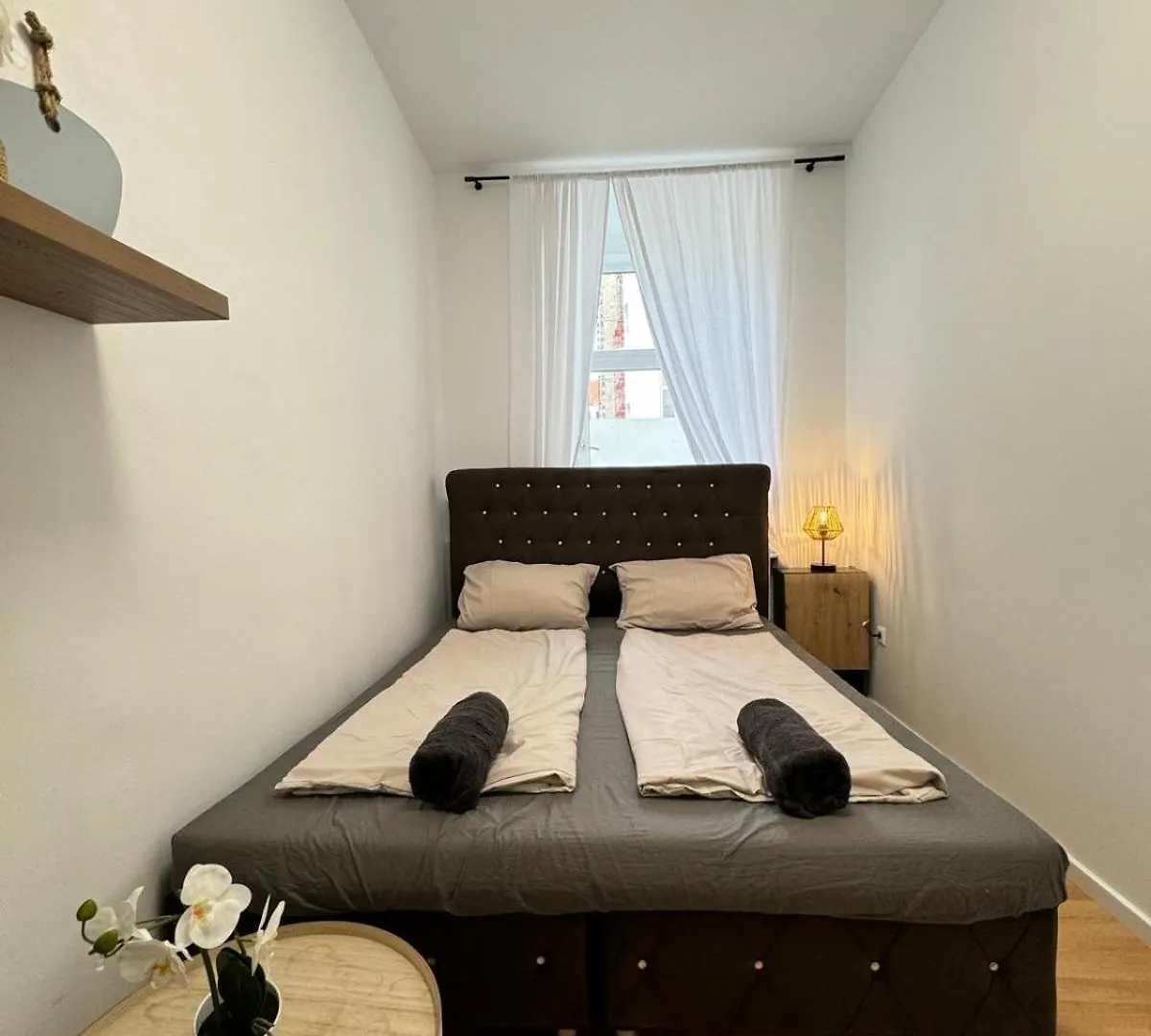 10 Bedroom Apartment For Groups, 8-Min To Rathausplatz Viena 0*,  Áustria